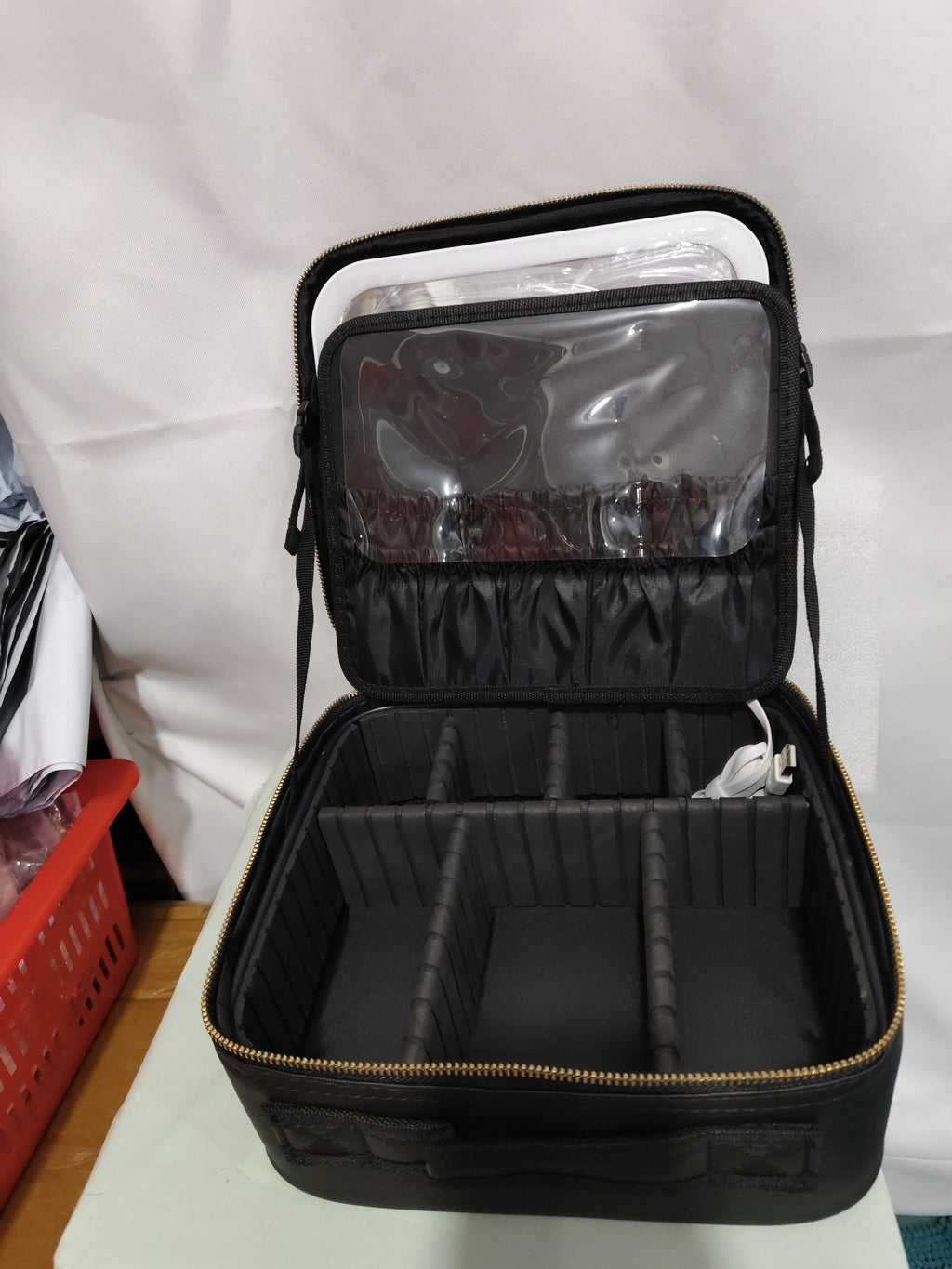 Multifunctional Partition Portable Waterproof Large Capacity Led Mirror Cosmetic Bag