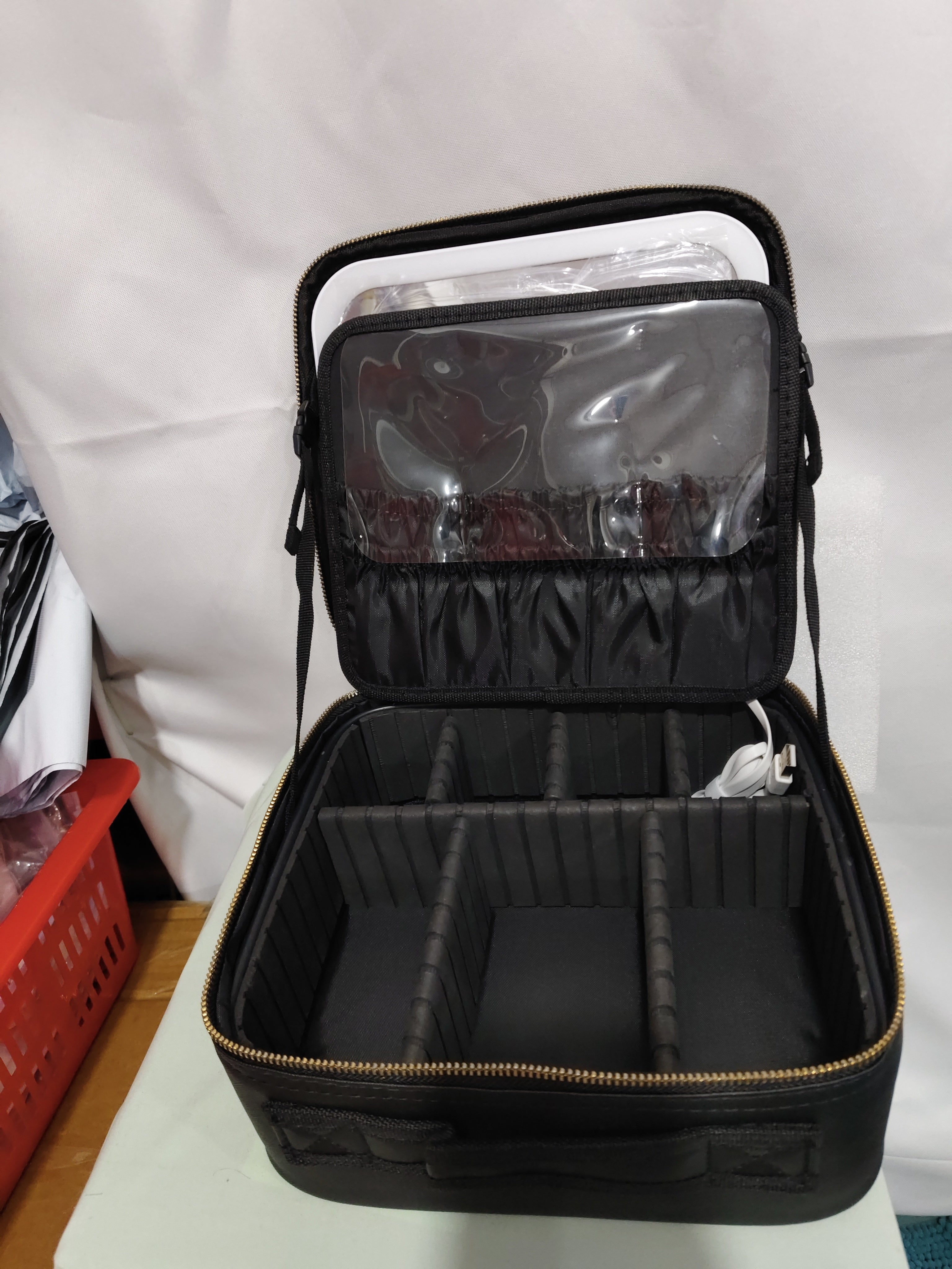 Multifunctional Partition Portable Waterproof Large Capacity Led Mirror Cosmetic Bag